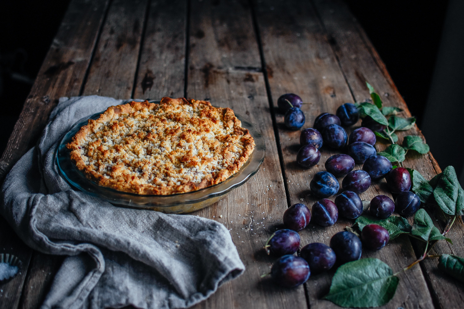 plum crumb pie (with cardamom)