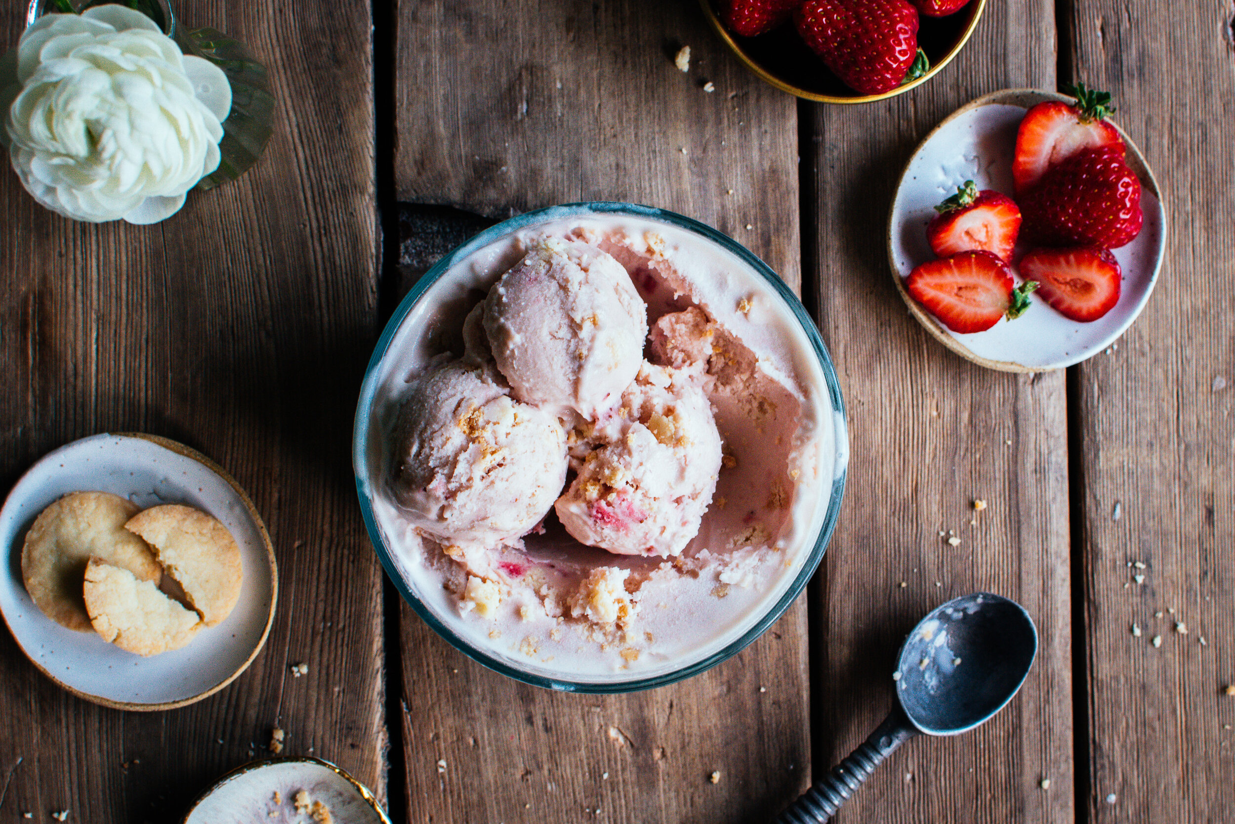 strawberry shortbread ice cream