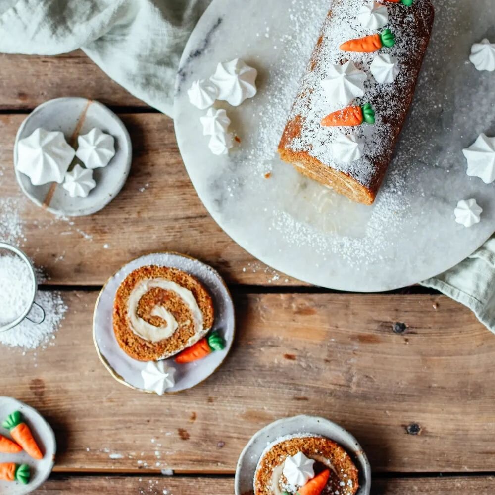 Thinking I need to bake a roll cake asap ✨️ This carrot cake beauty is filled with a goat cheese frosting for something a bit different (swap in cream cheese if you prefer). 
Recipe is linked in my profile! 🥕 🐰 
#rollcake #carrotcake #rusticbakes
