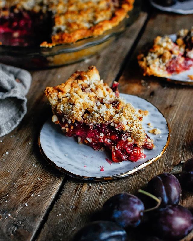 Plum pies have such a fun colour 🙌 And pairing plums with cardamom is always a good idea. I find myself sneaking it into so many of my recipes lately 💜
Recipe is in my blog archives!
.
#plumcrumb #orplumbcrumb 😂
#pieseason #pie #crumbpie #autumnmood #fallvibes #fallishere #fallbaking #plums #italianplums #farmgirlbakes #farmtotable #farmlife #foodphotography #onthetable #mycommontable #thebakefeed #f52grams #feedfeed #foodblogfeed #buzzfeedfood #huffposttaste #beautifulcuisines #hautecuisines #thefarmersdaughter