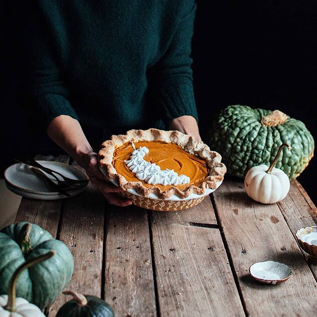 New on the blog!! Dairy free, egg free, gluten free PUMPKIN PIE 🎃🎃🎃 Finally got things just right, and am so excited to share! I talk about my process on the blog, and how to mix and match ingredients for your own diet and preferences! I used flax seed as my main binder, and it worked so well...and added a touch of nuttiness which I adored. And that GF crust is just my regular recipe with GF flour swapped in 🙌
Link in my stories & profile 🧡
.
#pumpkinpie #dairyfree #eggfree #glutenfree #glutenfreepie #pieisbae #pie #fallvibes #fallishere #autumnmood #seasonspoetry #foodstyling #foodphotography #fallbaking #thanksgivingdessert #thebakefeed #f52grams #feedfeed #foodblogfeed #buzzfeedfood #huffposttaste #beautifulcuisines #foodfluffer #hautecuisines #farmgirlbakes #livethelittlethings #gloobyfood #imsomartha #thefarmersdaughter