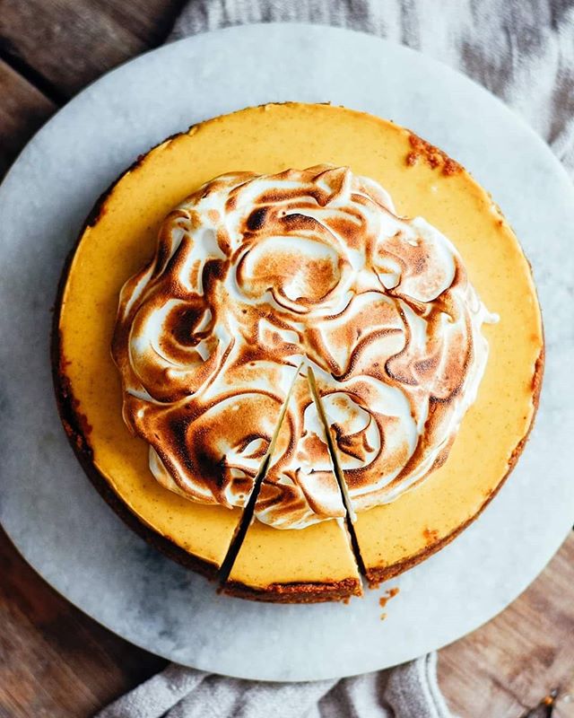 100% still in pumpkin mode 🎃😜 And I don't like playing favourites...but this pumpkin cheesecake is right up there ❤
Recipe in my blog archives!
.
#pumpkincheesecake #cheesecake #pumpkintime #fallvibes #fallishere #autumnmood #seasonspoetry #foodstyling #foodphotography #onthetable #mycommontable #thebakefeed #f52grams #feedfeed #foodblogfeed #buzzfeedfood #huffposttaste #beautifulcuisines #hautecuisines #farmgirlbakes #livethelittlethings #gloobyfood #imsomartha #theartofslowliving #thesimplelife #livefolk #thefarmersdaughter